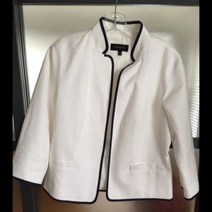 Fitted cropped jacket.